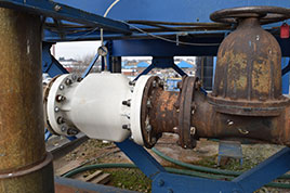Пережимные клапаны AKO управляют потоком кислой воды в пневмотранспортных системах